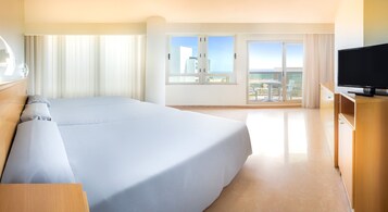 Frigobar, cofres nos quartos, escrivaninha, cortinas blackout