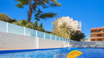 Indoor pool, 2 outdoor pools, pool umbrellas, sun loungers
