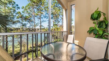 Condo, 3 habitaciones | Balcón