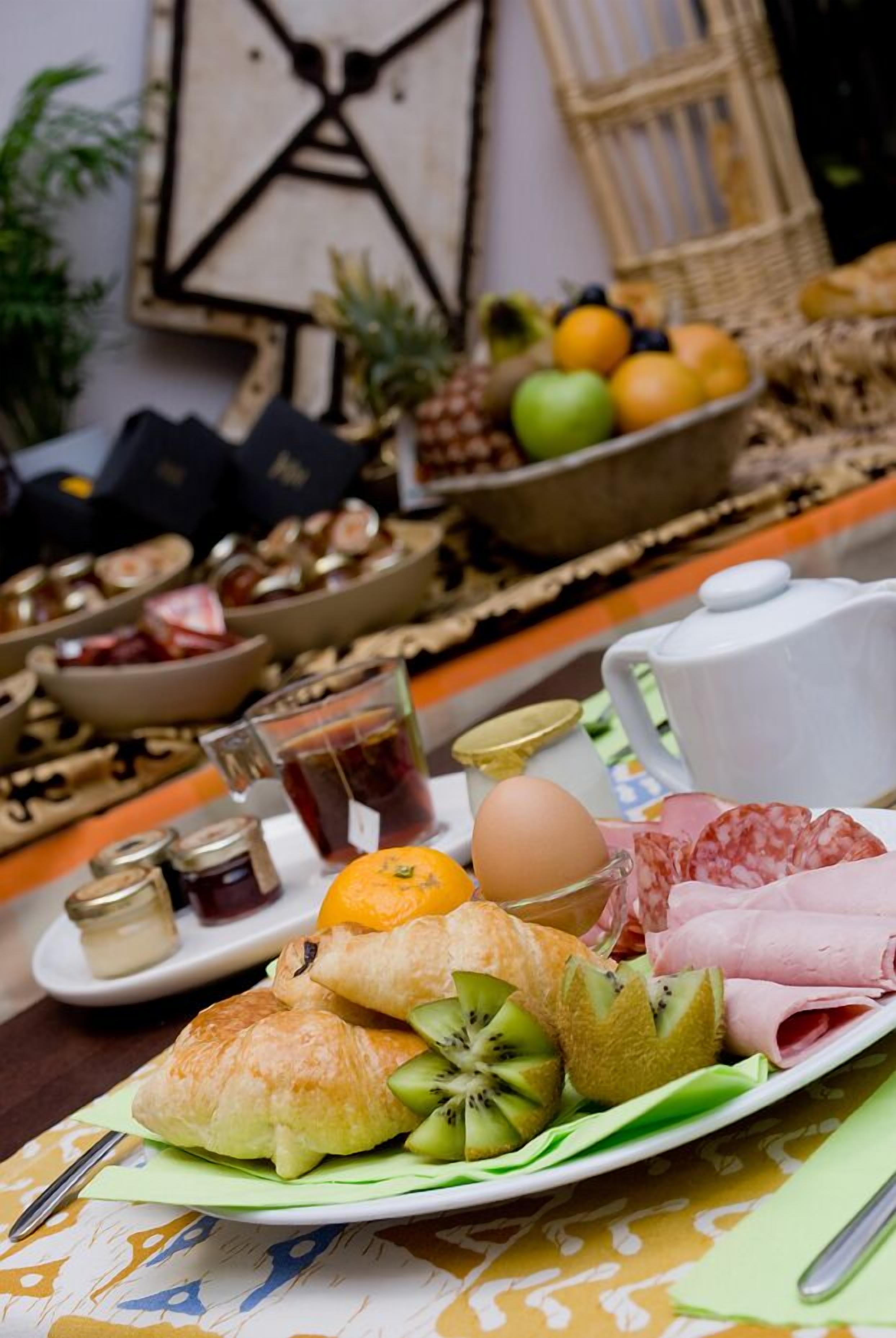 Colazione a buffet, servita tutte le mattine (15 EUR a persona) 
