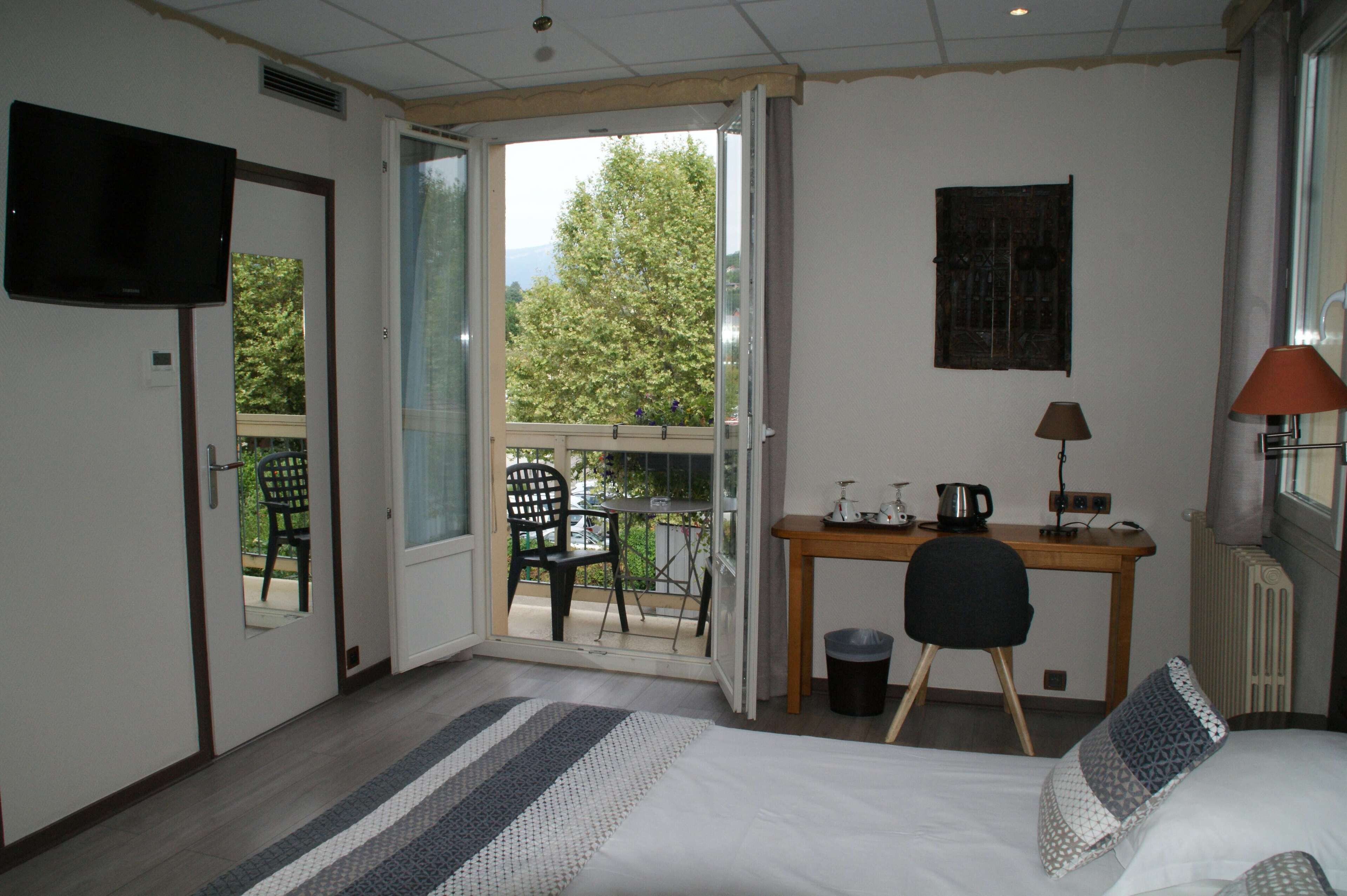 superior double or twin room | 1 bedroom, premium bedding, select comfort beds, minibar