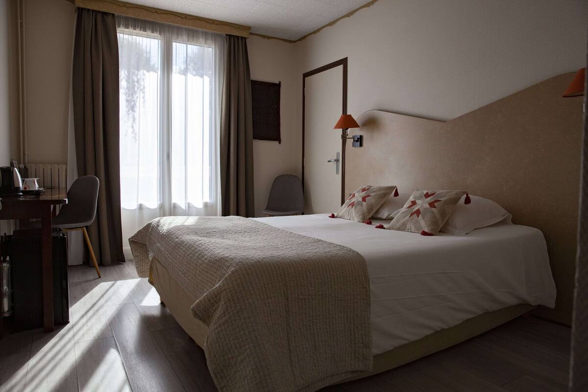 Habitación Confort doble | Ropa de cama de alta calidad, colchones Select Comfort, minibar