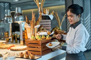 Petit déjeuner buffet servi tous les jours en supplément