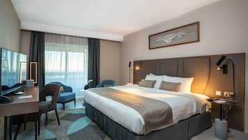 Minibar, una cassaforte in camera, una scrivania, tende oscuranti