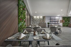 Restaurant - Holiday International Sharjah (Sharjah)