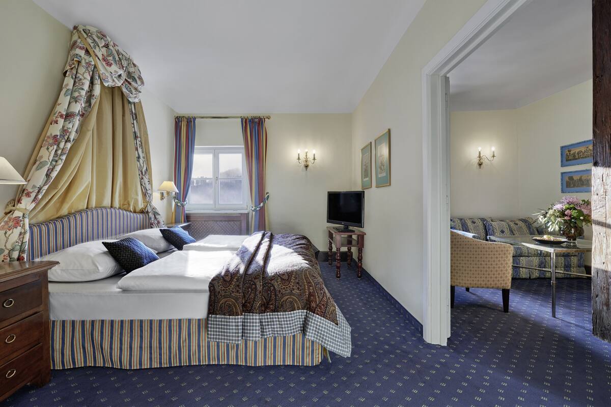 Double Room Castle, no elevator | Minibar, in-room safe, desk, WiFi (free)