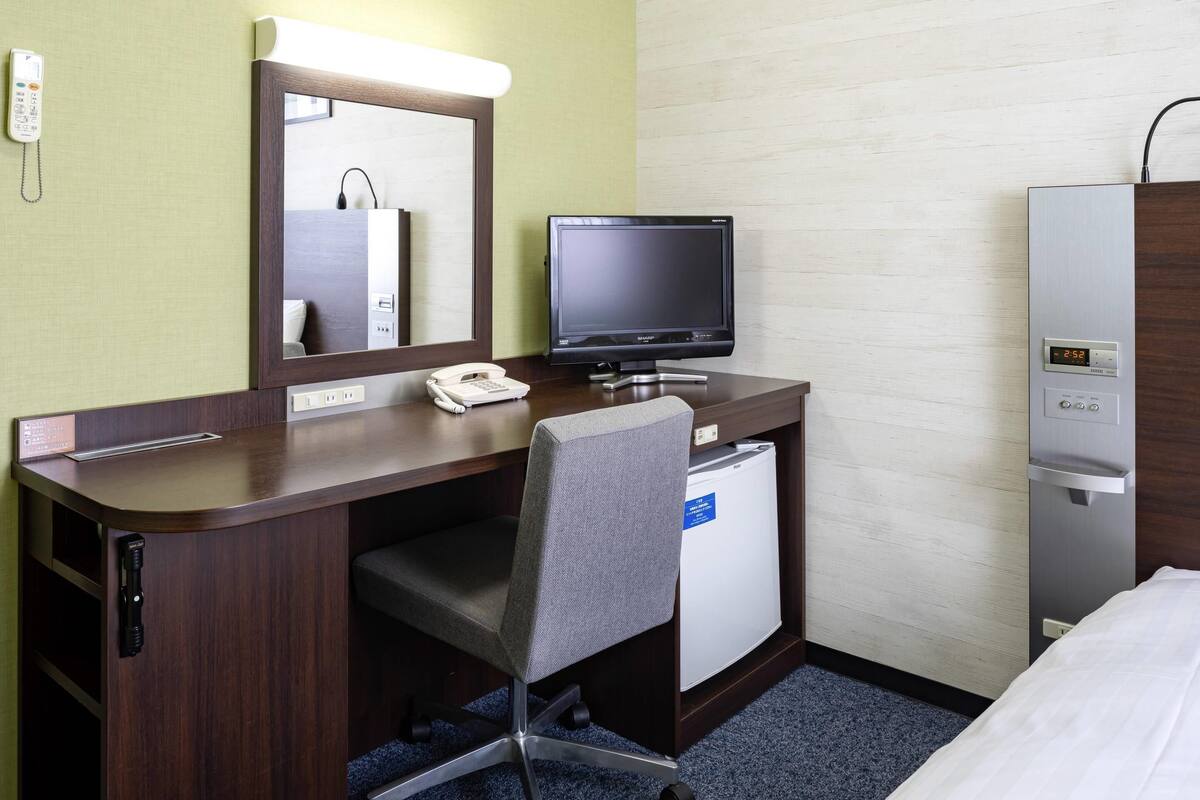 Room, 1 Double Bed, Non Smoking | Premium bedding, desk, blackout drapes, soundproofing
