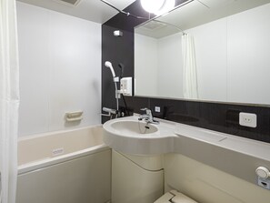 Tina con regadera, tina profunda, amenidades de baño gratuitas 