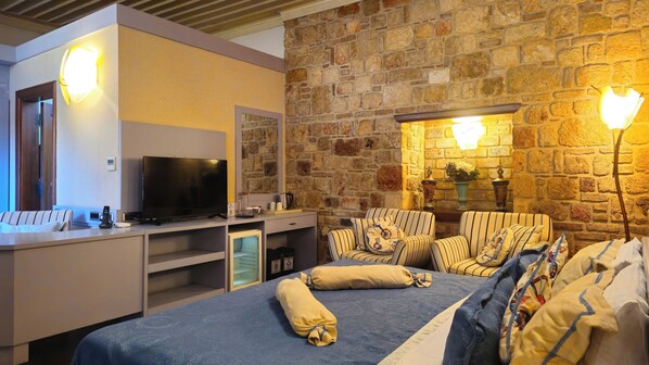 Suite (Mediterranean) | Premium bedding, minibar, in-room safe, individually decorated