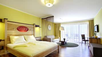 Feng Shui Suite | เครื่องนอนป้องกันสารก่อภูมิแพ้, มินิบาร์, ตู้นิรภัยในห้องพัก, โต๊ะทำงาน