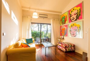 Ropa de cama de alta calidad y minibar 