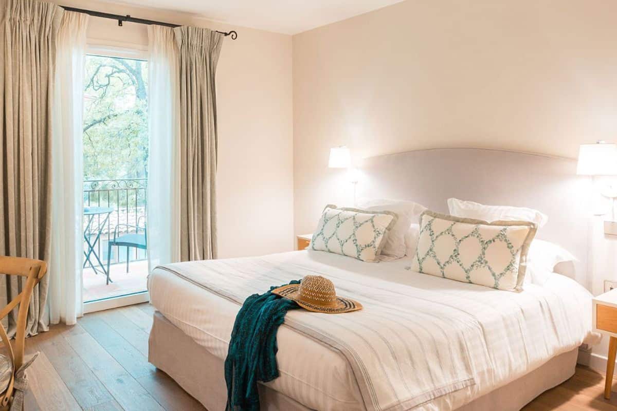 Ropa de cama de alta calidad y minibar