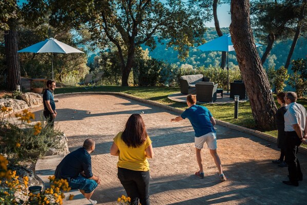 Children's play area - outdoor - Hotel Spa & Restaurant Cantemerle (Vence)