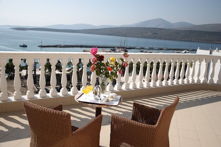 Terrazza/patio. Nafsika Palace