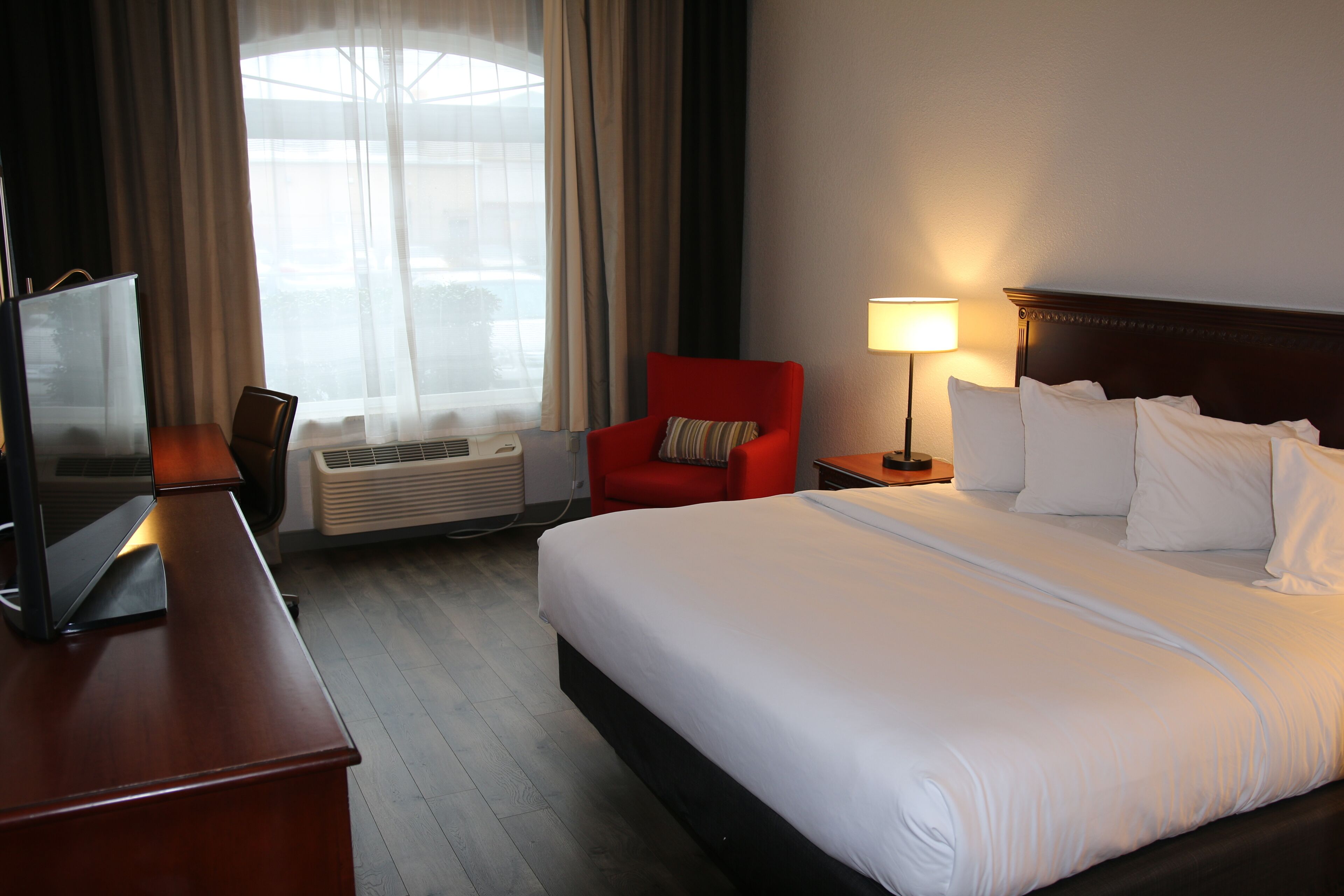 room, 1 king bed, non smoking | premium bedding, desk, blackout curtains, iron/ironing board