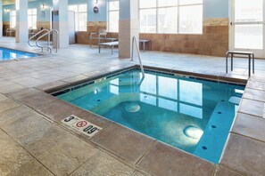 Indoor pool, open 6:00 AM to midnight, pool loungers - Holiday Inn Express Hotel & Suites Twin Falls by IHG (Twin Falls)