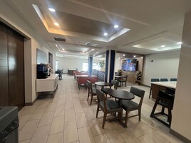 Desayuno continental gratuito y diario