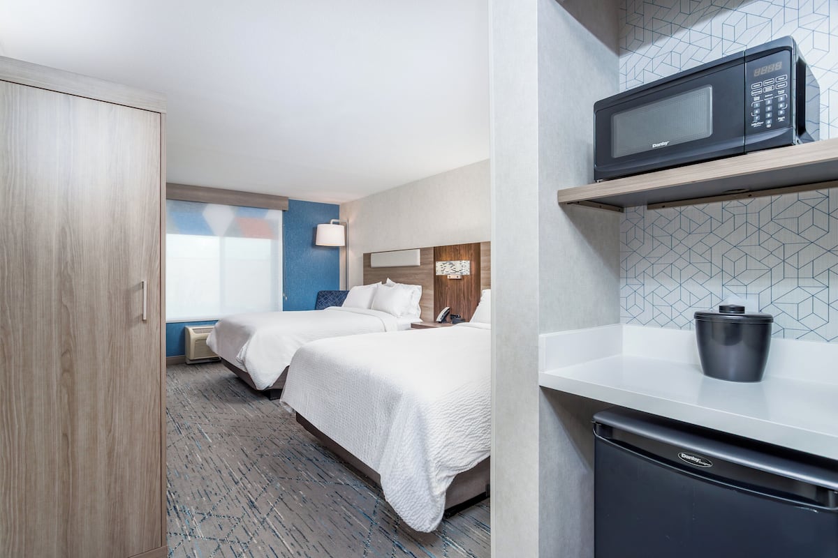 Seprai premium, brankas, meja kerja, dan ruang kerja ramah laptop