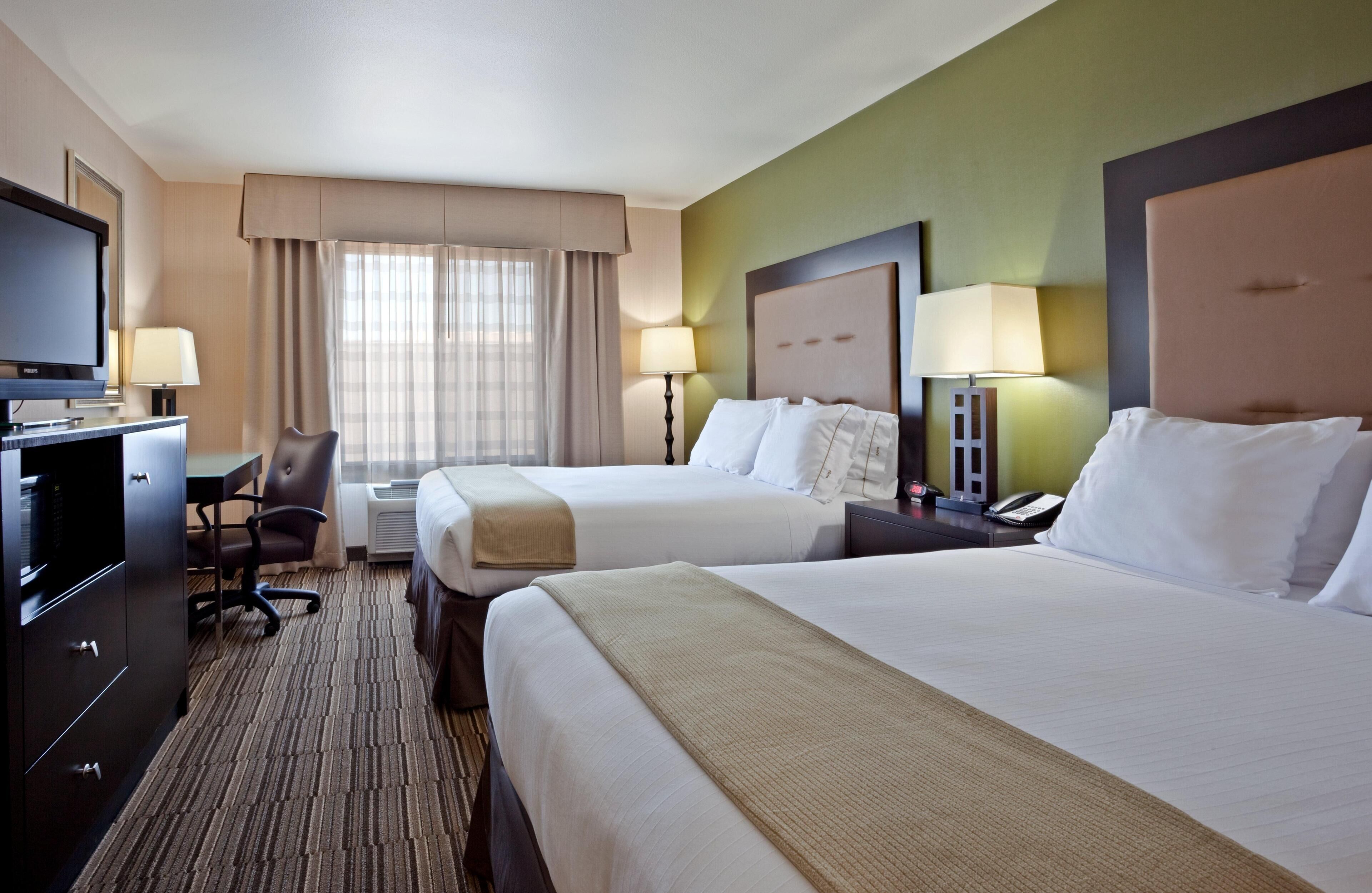 Premium bedding, in-room safe, desk, laptop workspace