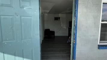 Room, 1 Queen Bed, Smoking | Free WiFi, bed sheets