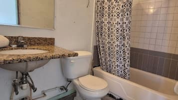 Zimmer, 1 Queen-Bett, Raucher | Badezimmer | Handtücher