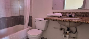 Base Motel By OYO South Tampa