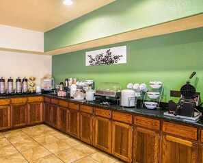 Free daily buffet breakfast  - Sleep Inn & Suites Gonzales near Palmetto State Park (Gonzales)