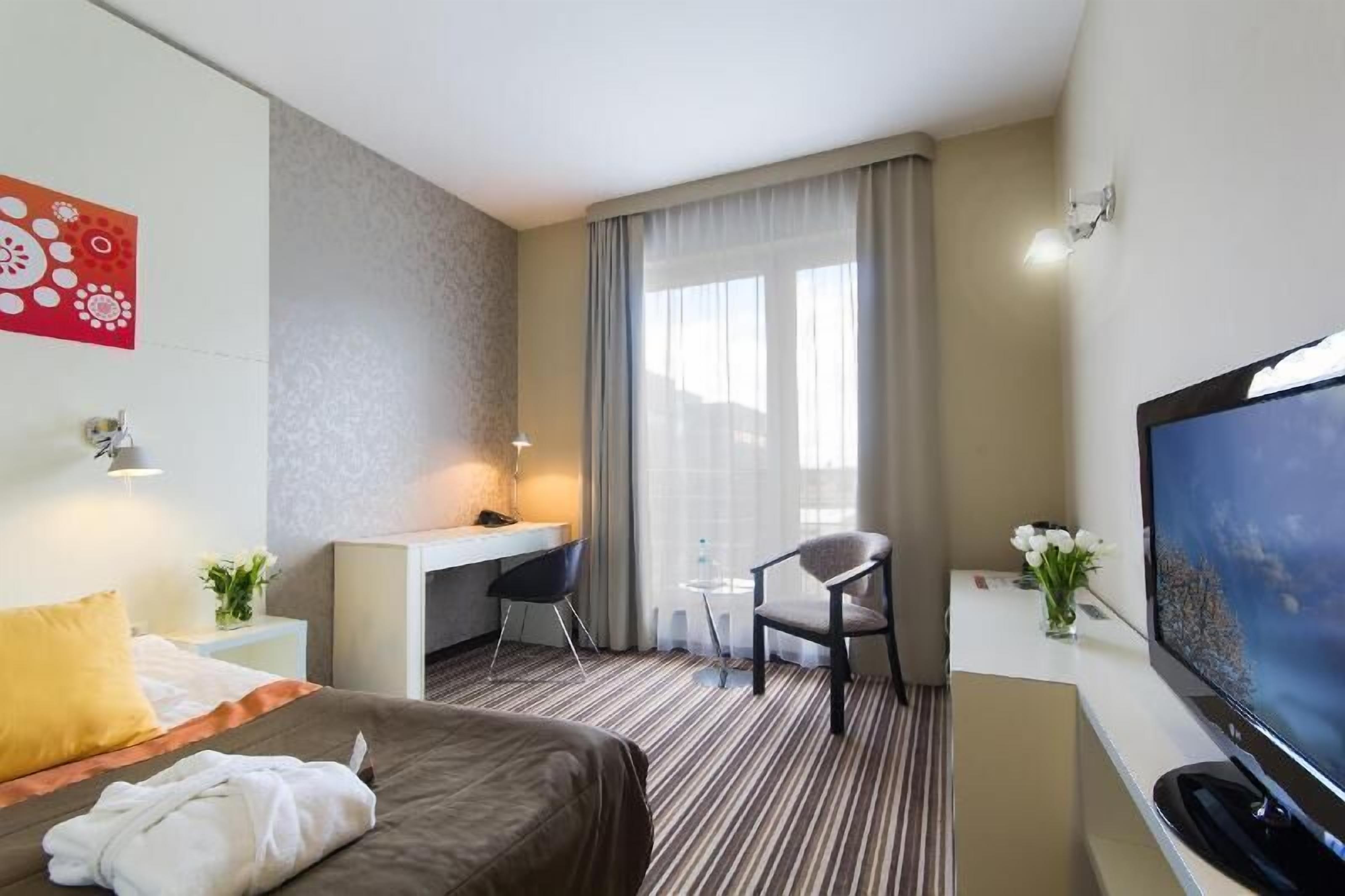 In-room safe, desk, soundproofing, iron/ironing board