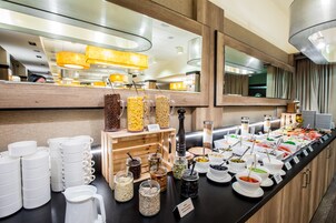 Daily buffet breakfast (PLN 75 per person)