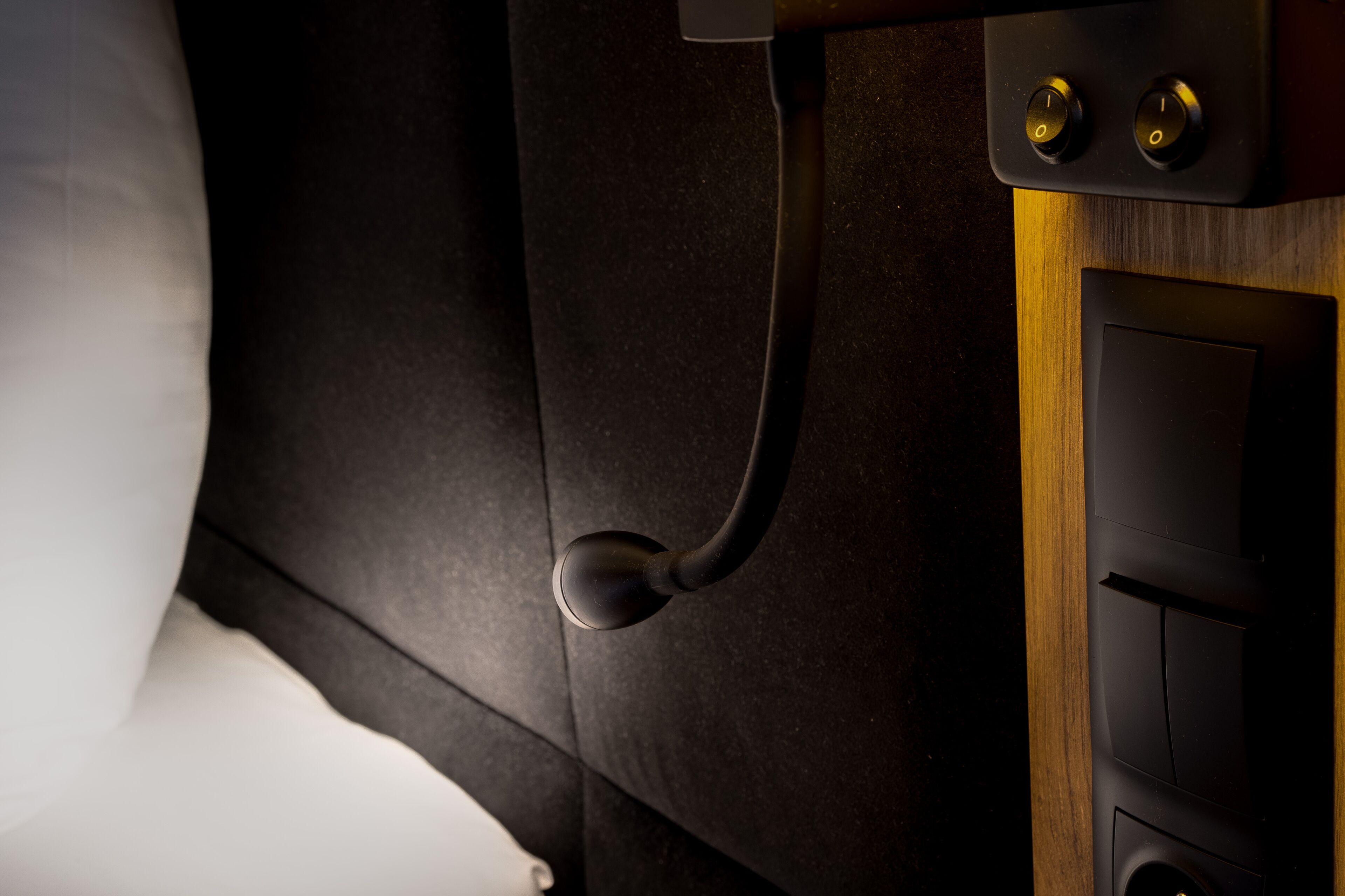 executive single room | in-room safe, desk, soundproofing, iron/ironing board