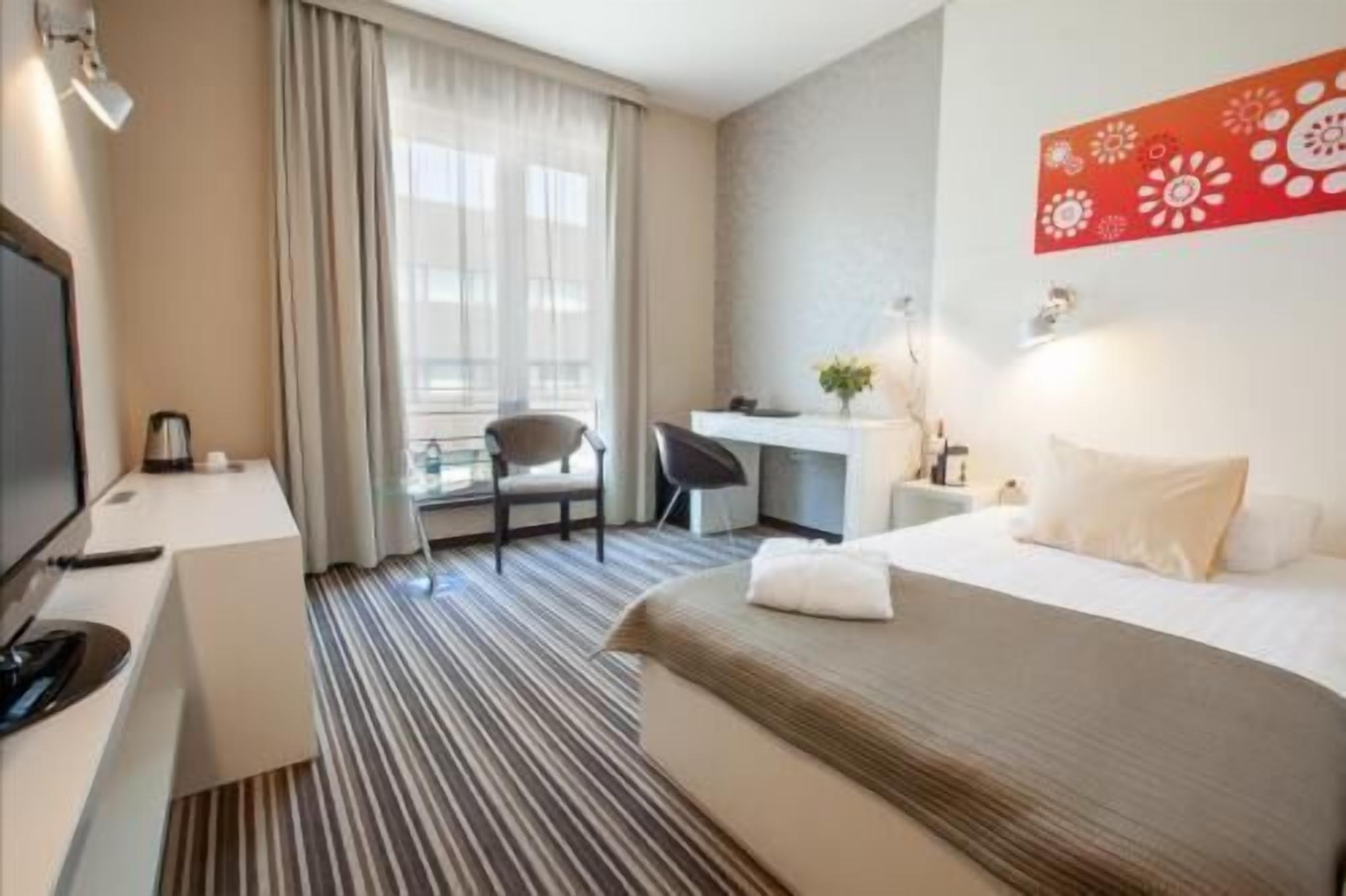 In-room safe, desk, soundproofing, iron/ironing board
