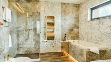 Apartment | Bathroom | Free toiletries, hair dryer, towels, soap
