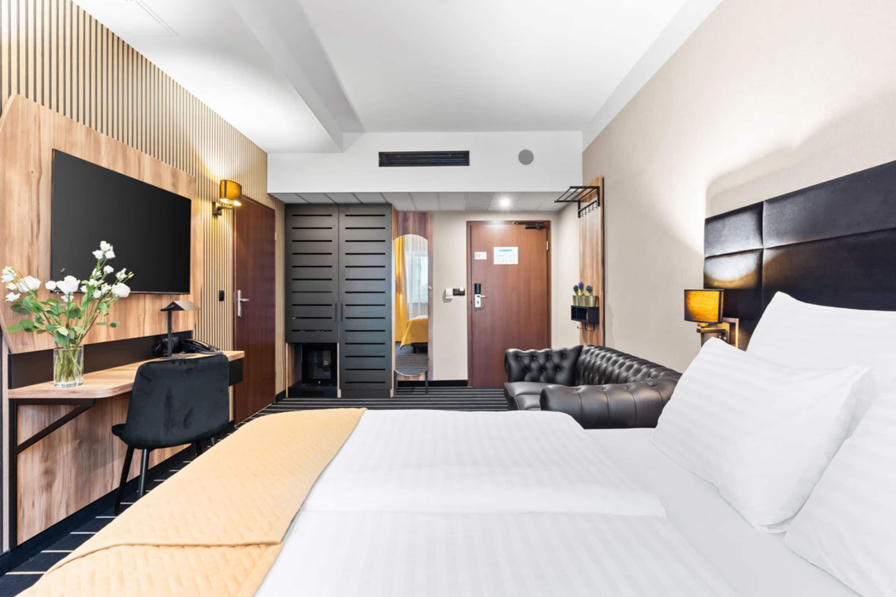 family triple room | in-room safe, desk, soundproofing, iron/ironing board