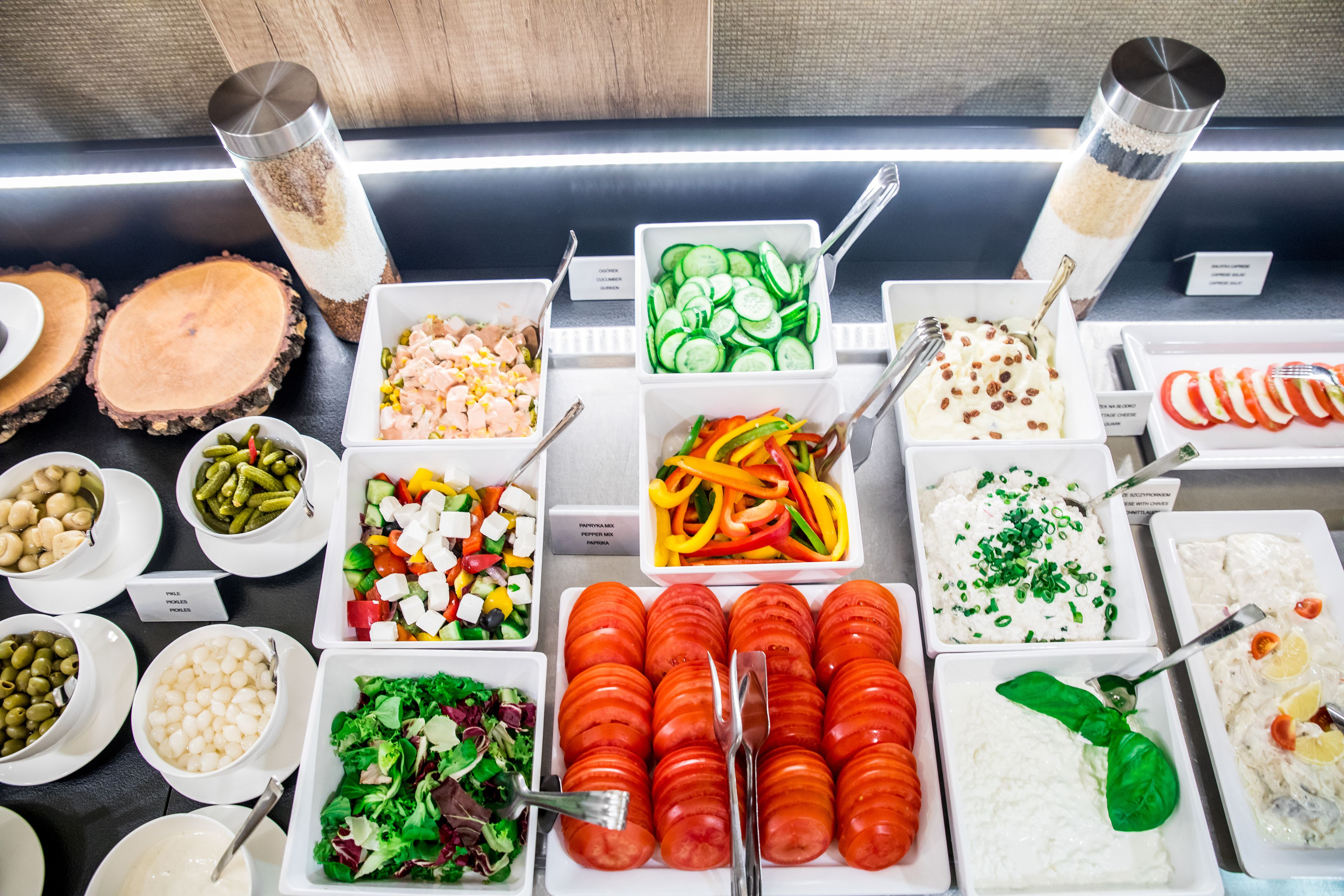 daily buffet breakfast (pln 75 per person)