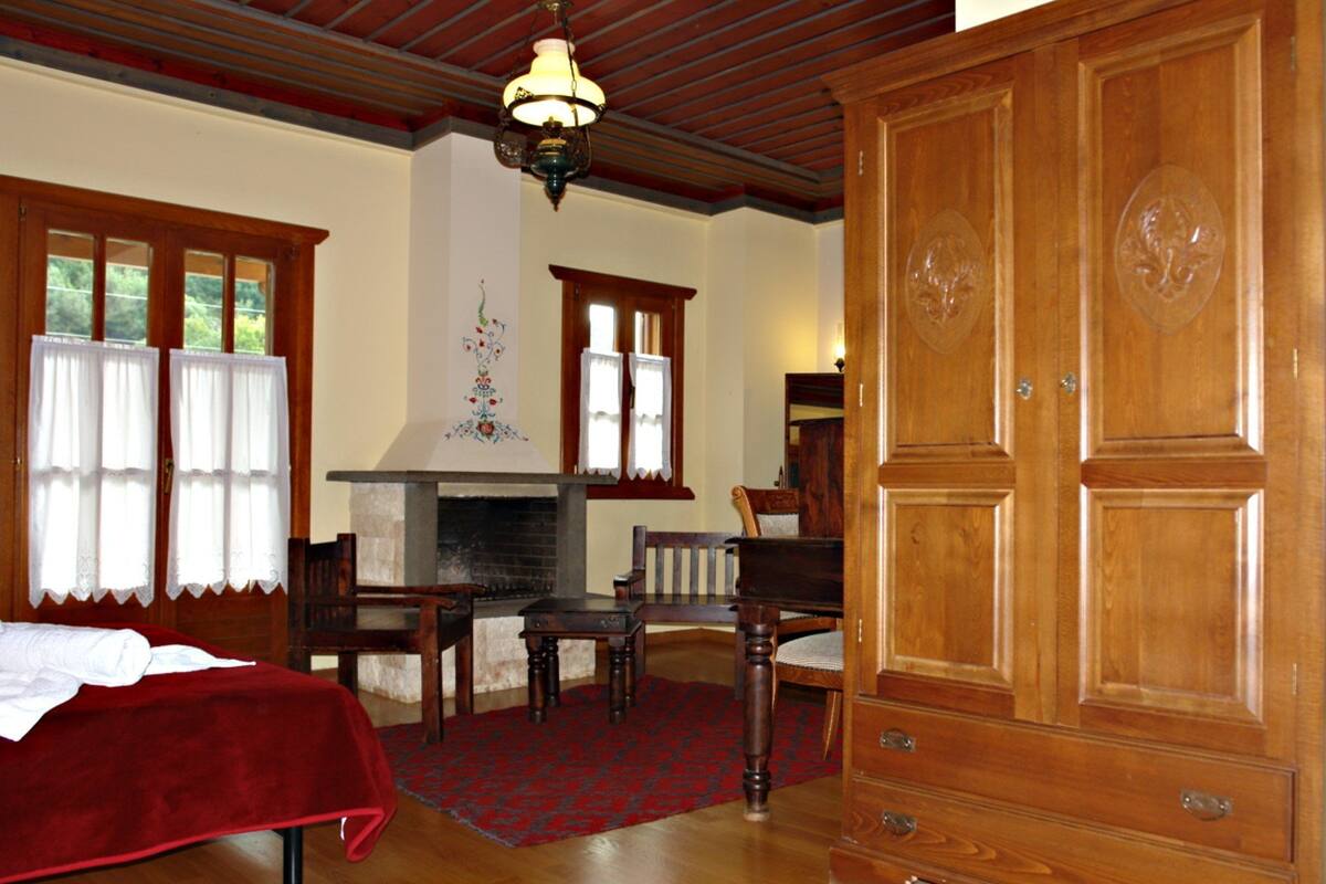 Superior Triple Room | Iron/ironing board (on request), WiFi (free)