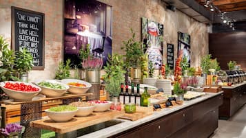 Desayuno buffet diario (PLN 90 por persona)