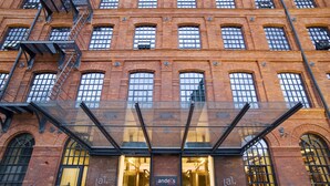 A brick building with large windows and a glass entrance. - Vienna House by Wyndham Andel's Lodz (Lodz)