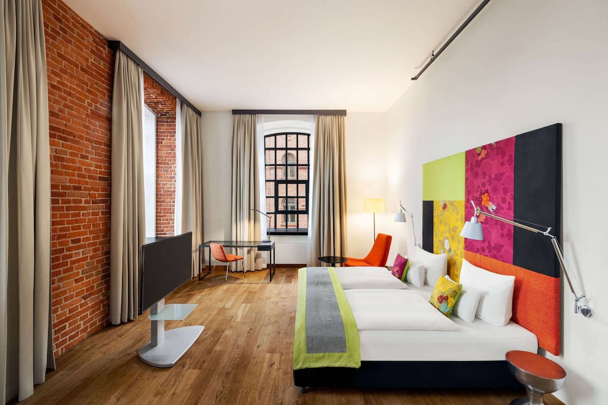 suite | premium bedding, minibar, in-room safe, desk