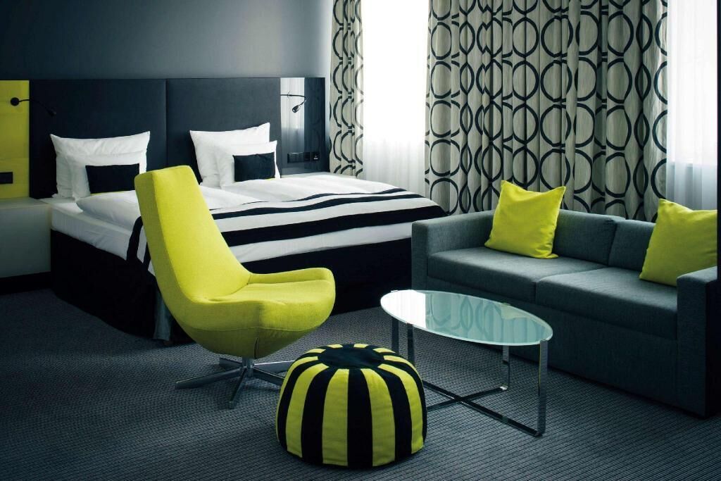 Tallelokero huoneessa, työpöytä