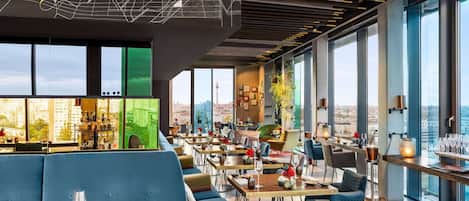 3 restaurants, breakfast, lunch, dinner served; international cuisine