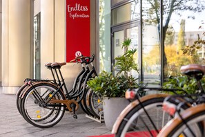 Bicycling - Vienna House by Wyndham Andel's Berlin (Berlin)