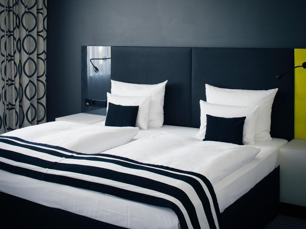 Tallelokero huoneessa, työpöytä