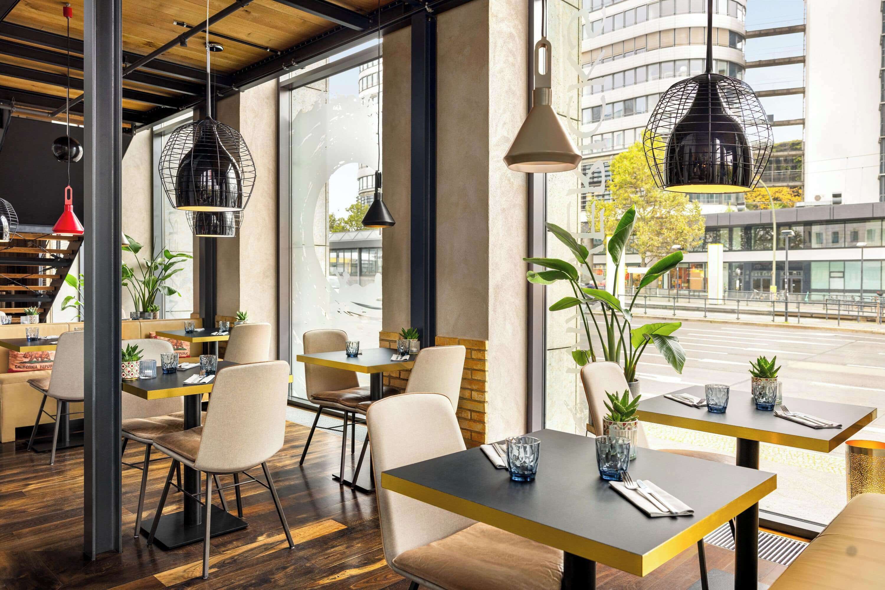 3 restaurants, breakfast, lunch, dinner served; international cuisine