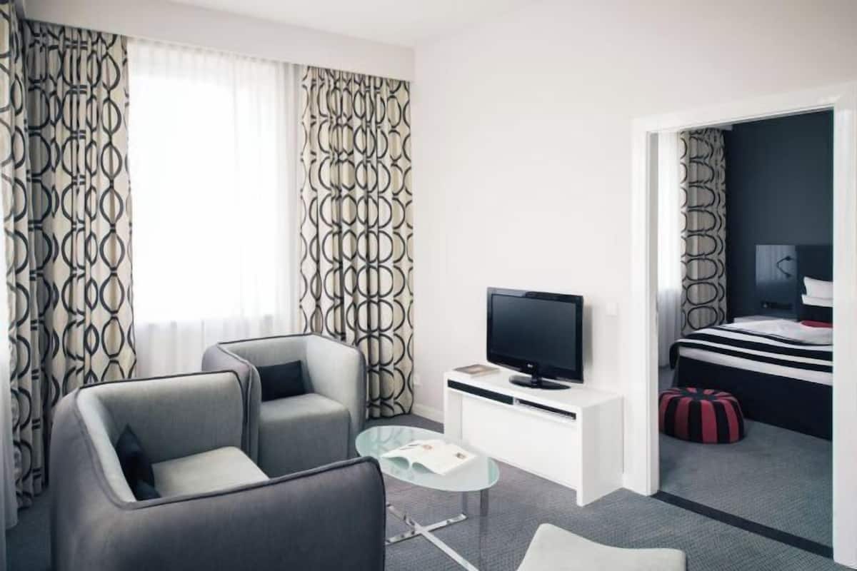1 bedroom, in-room safe, desk, laptop workspace