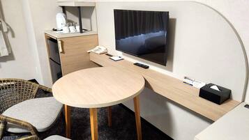 Habitación, 3 camas individuales, no fumadores | Ropa de cama de alta calidad, escritorio, cortinas opacas