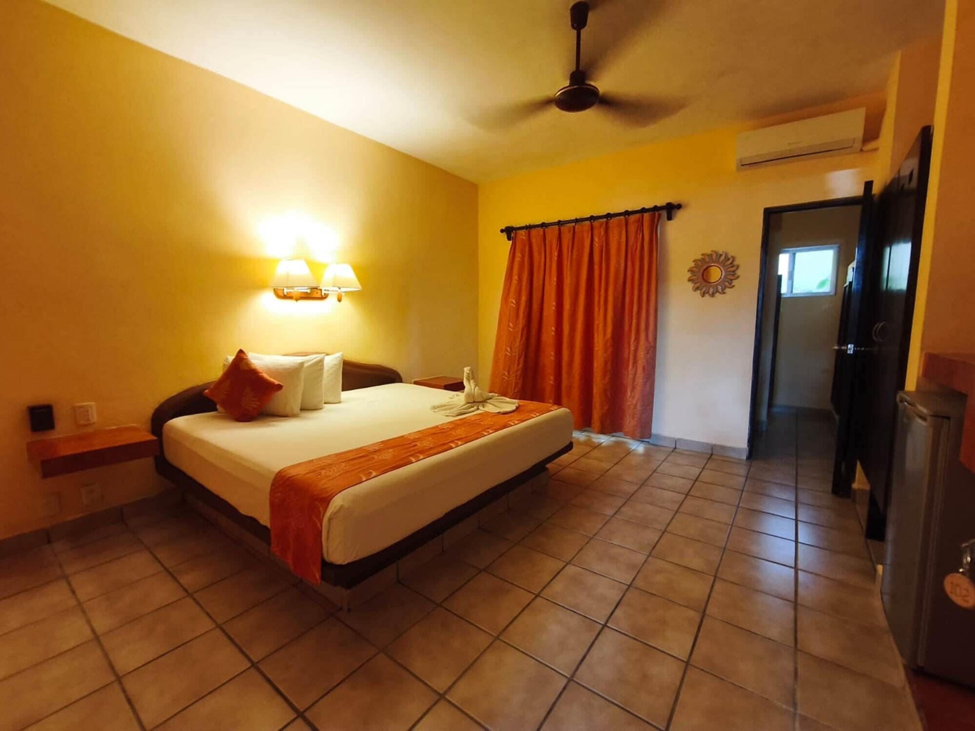 Rom – standard | Sengetøy av topp kvalitet, minibar, safe på rommet og skrivebord