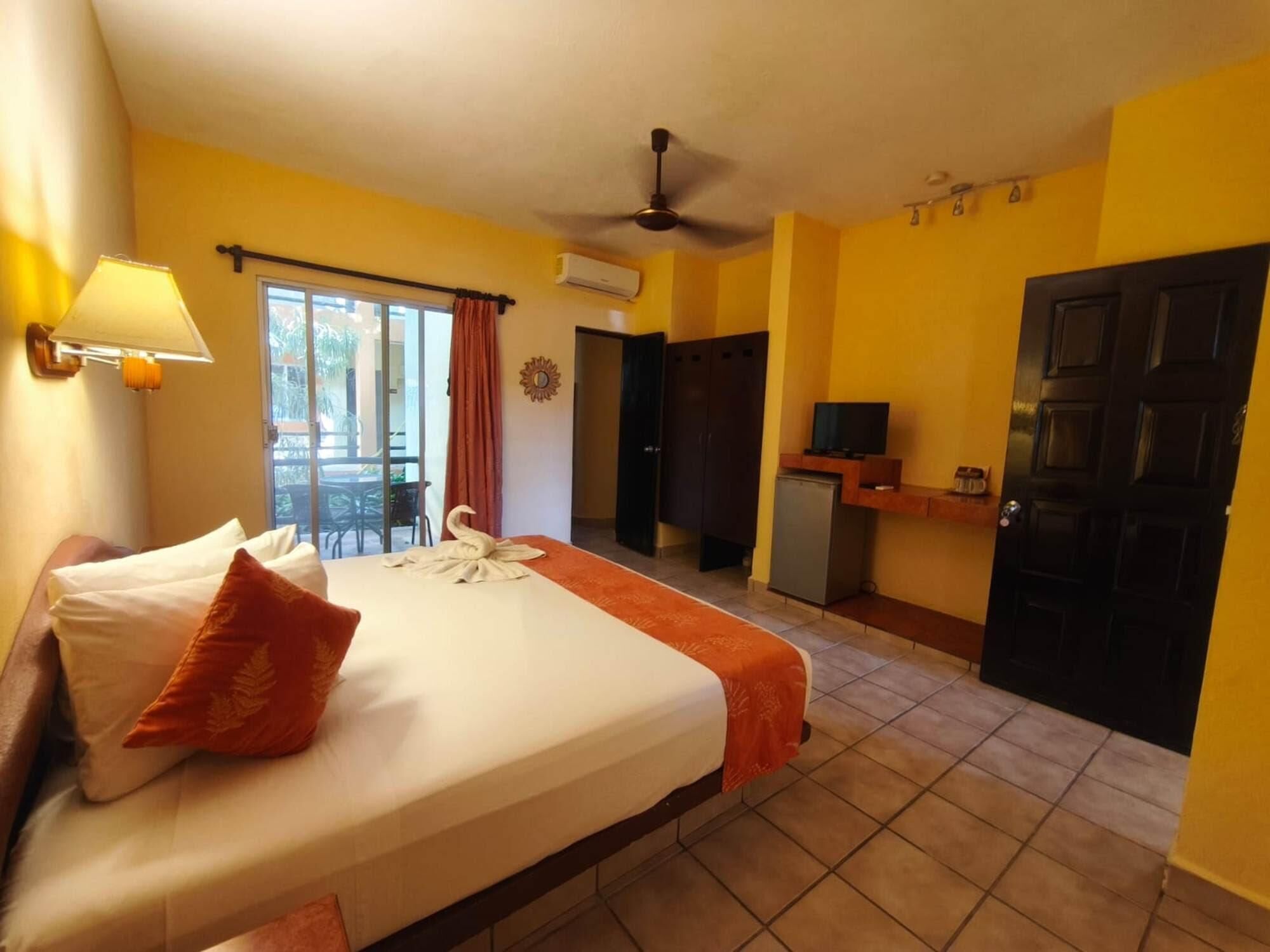 Ropa de cama de alta calidad y minibar 