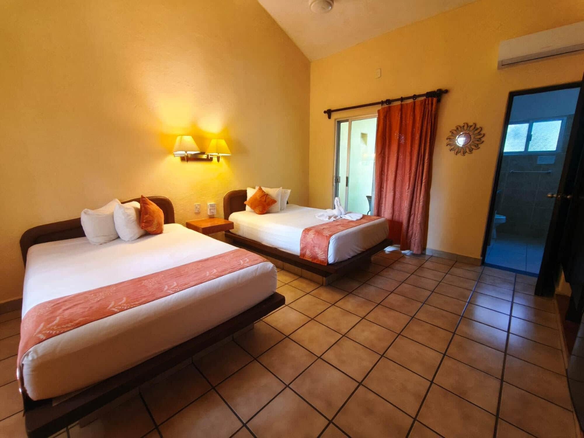 Dobbeltrom – deluxe | Sengetøy av topp kvalitet, minibar, safe på rommet og skrivebord