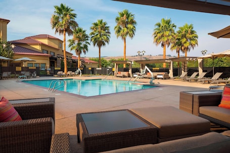 Outdoor pool. SpringHill Suites Napa Valley