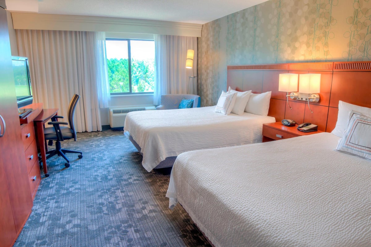 Premium bedding, down duvets, desk, laptop workspace